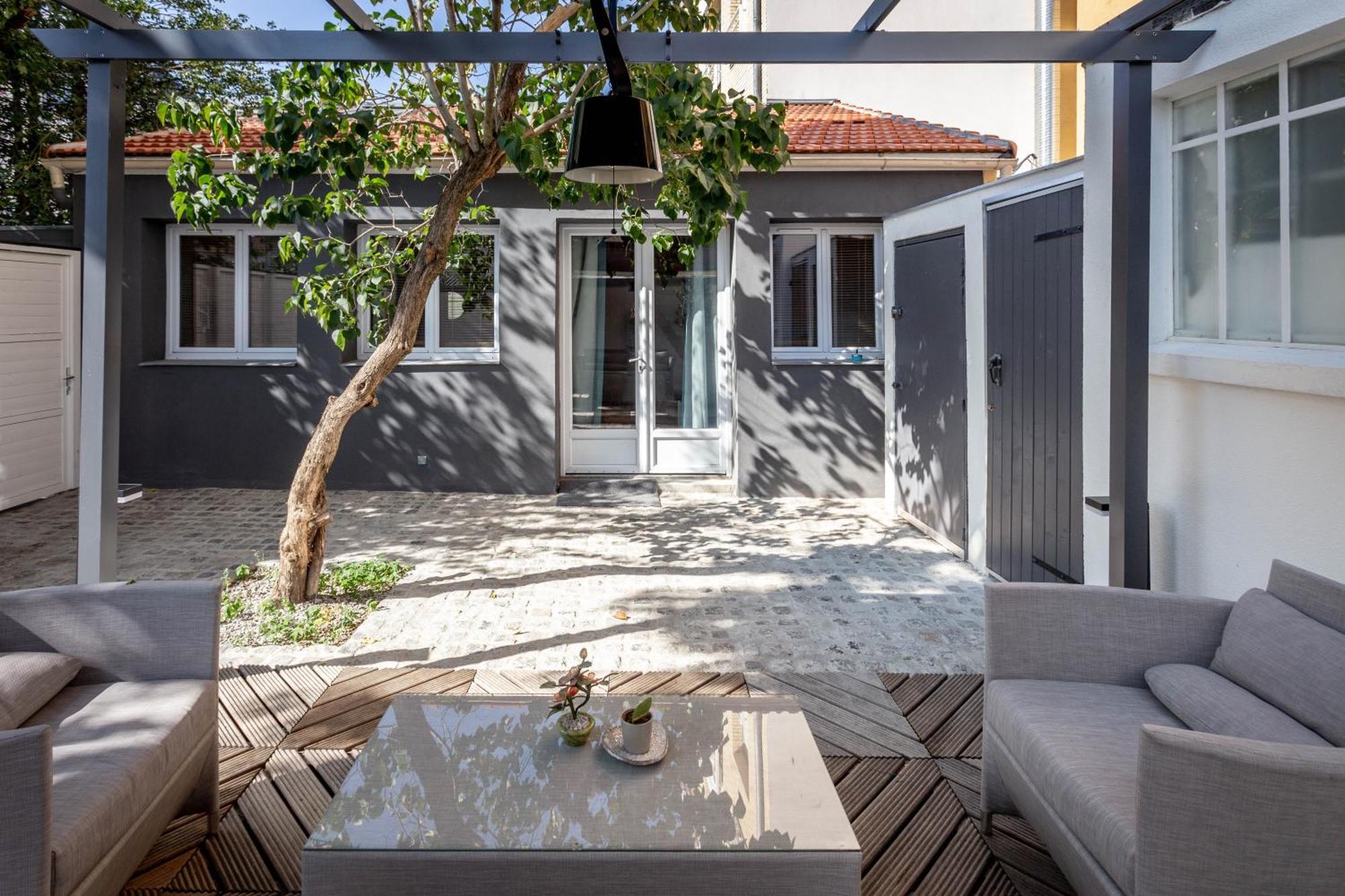Lovely Little House With Private Garden In Paris イヴリー＝シュル＝セーヌ エクステリア 写真
